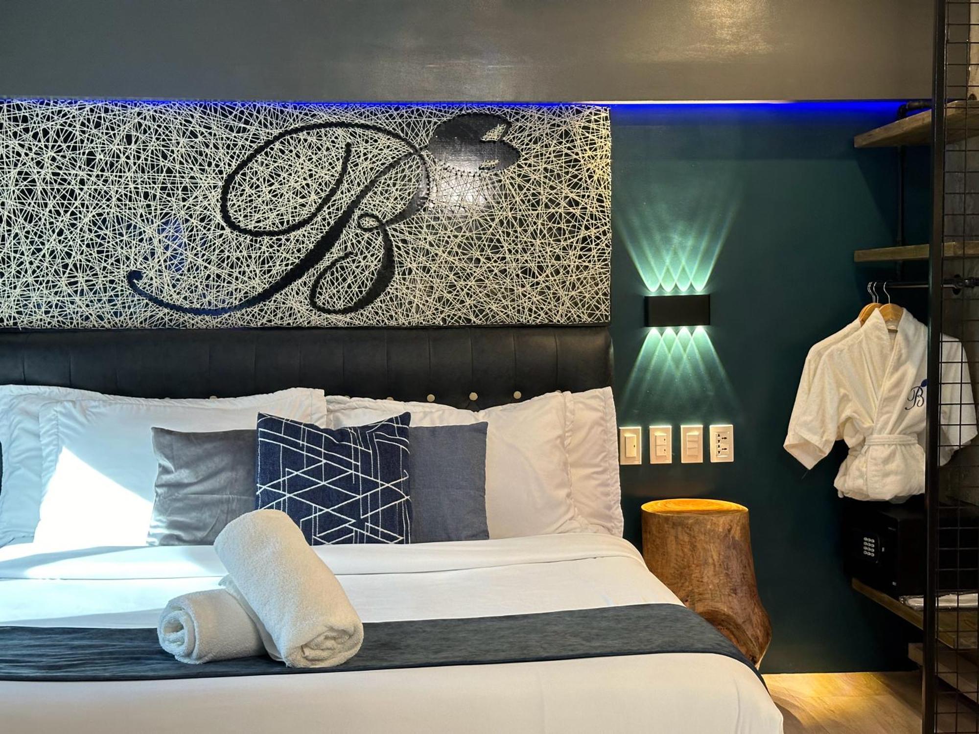 Blue Tulip - 4Mins From Mactan Airport Hotel Lapu-Lapu City Exterior photo