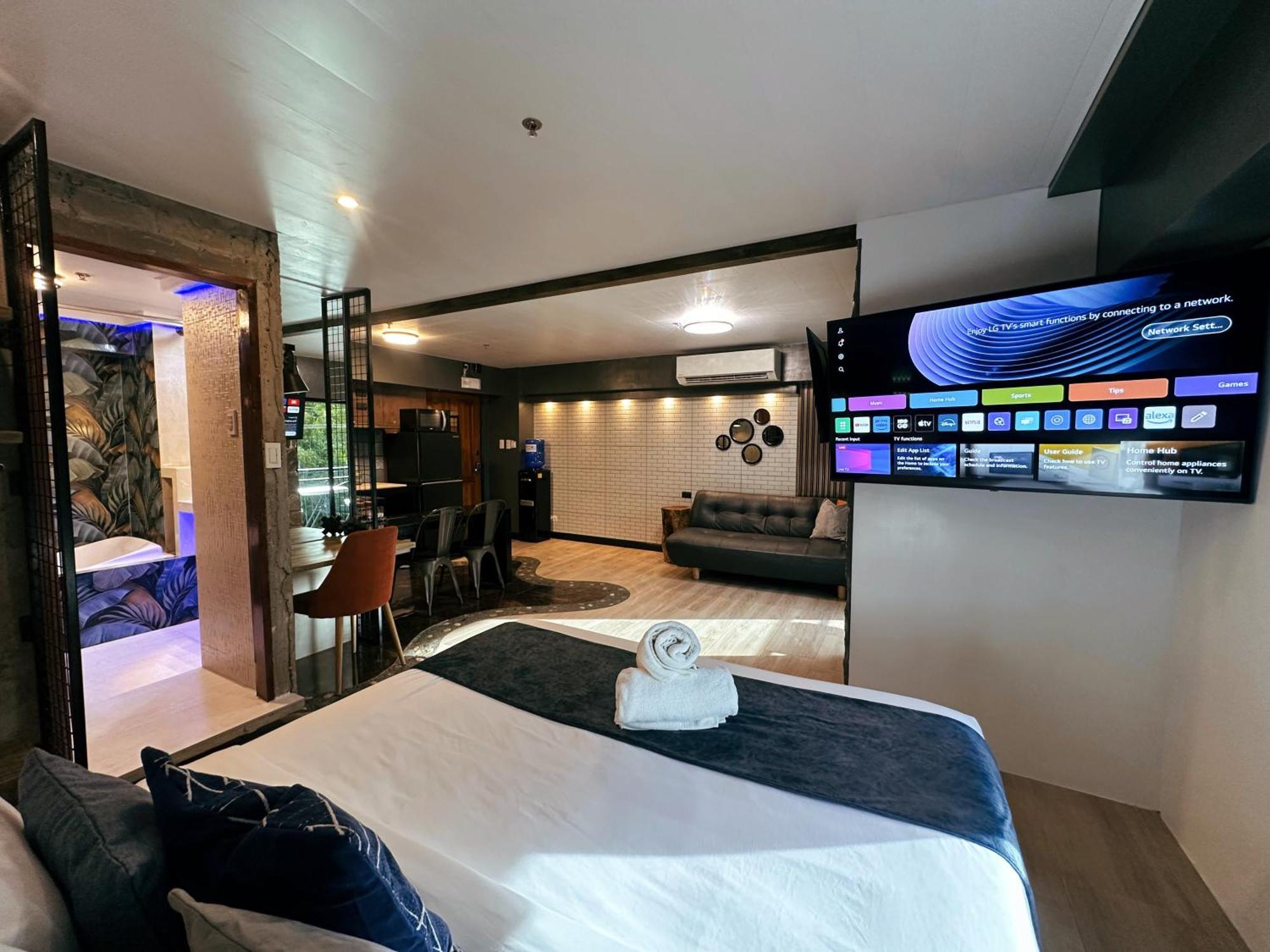 Blue Tulip - 4Mins From Mactan Airport Hotel Lapu-Lapu City Exterior photo