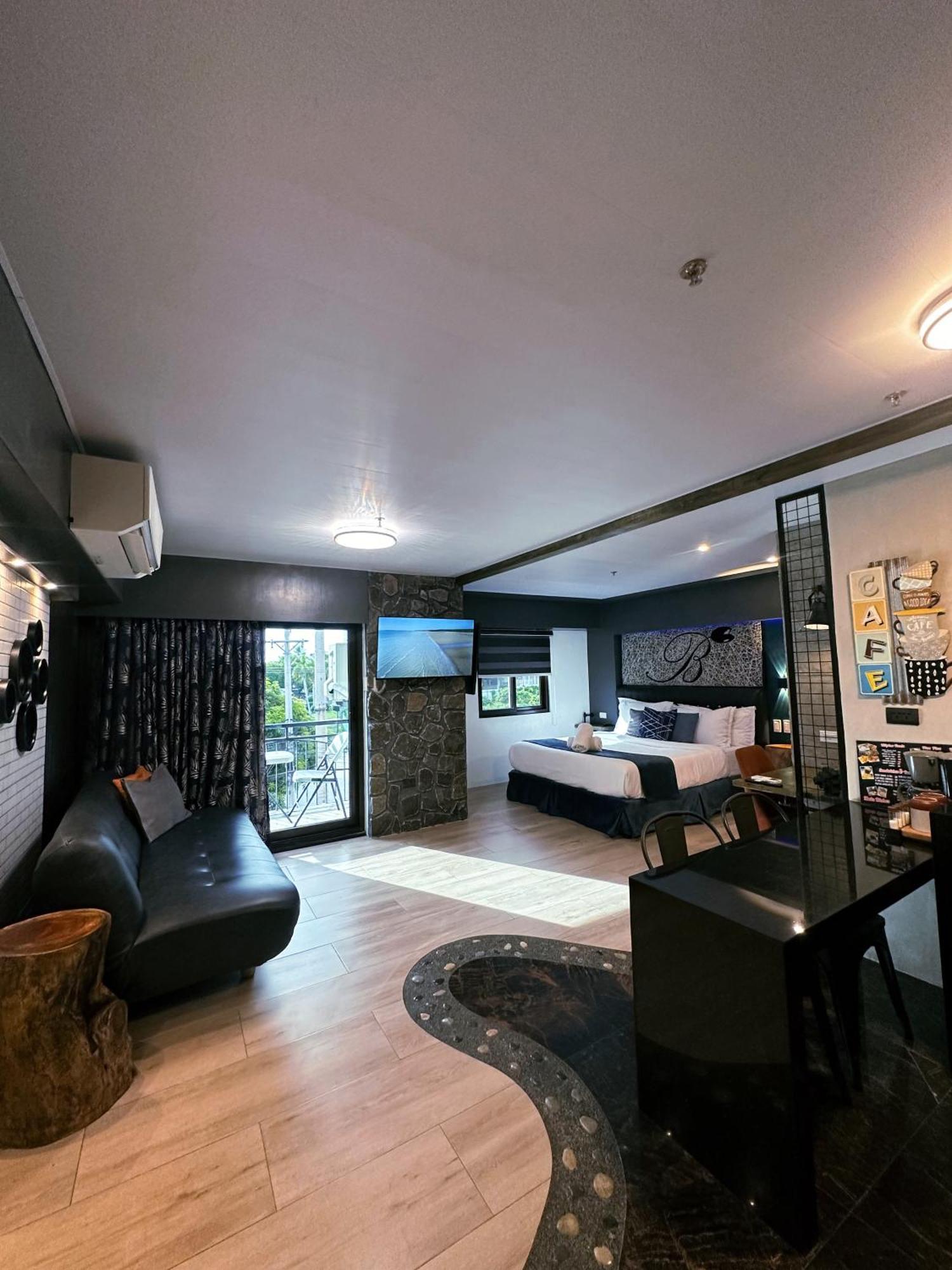 Blue Tulip - 4Mins From Mactan Airport Hotel Lapu-Lapu City Exterior photo