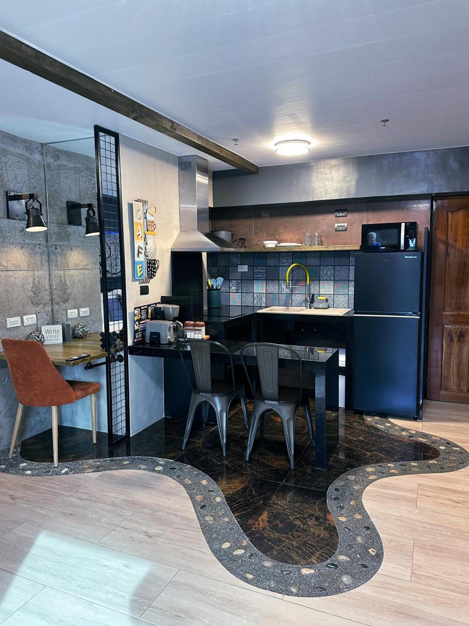 Blue Tulip - 4Mins From Mactan Airport Hotel Lapu-Lapu City Exterior photo