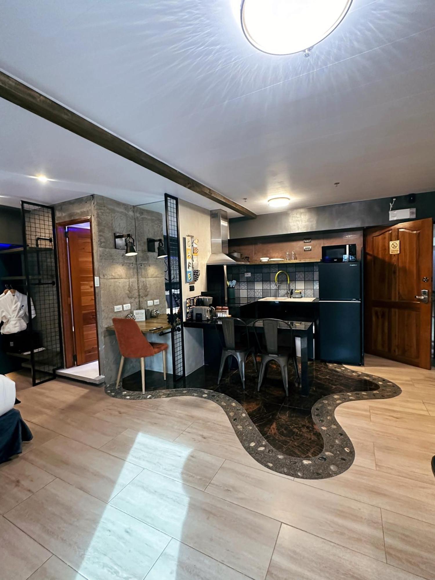 Blue Tulip - 4Mins From Mactan Airport Hotel Lapu-Lapu City Exterior photo