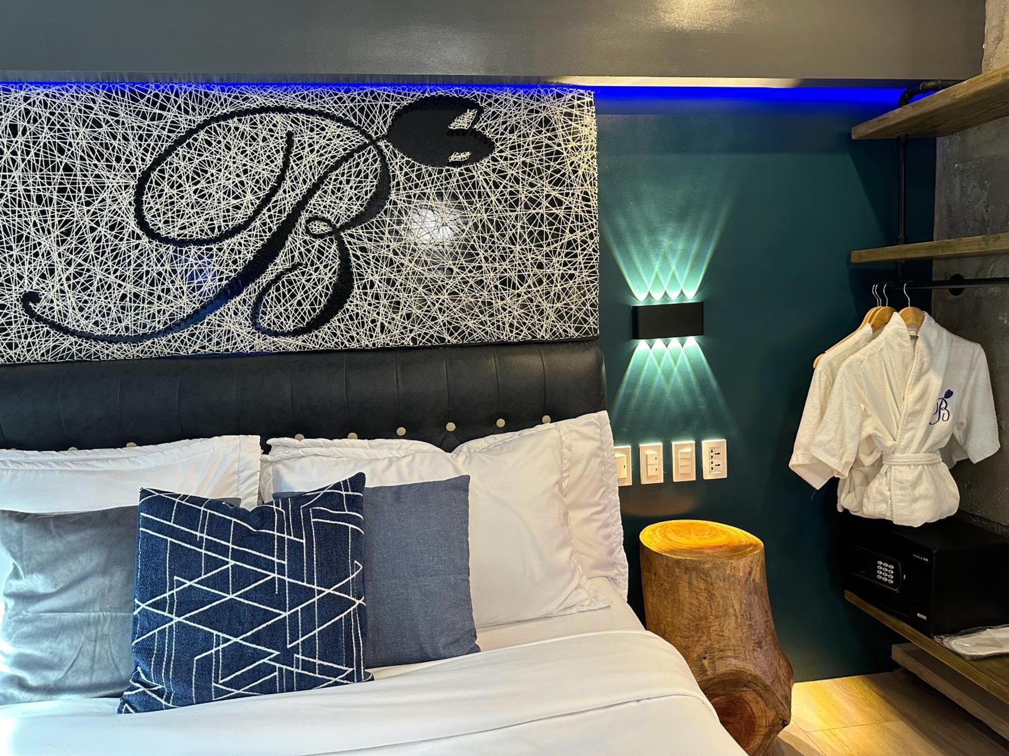 Blue Tulip - 4Mins From Mactan Airport Hotel Lapu-Lapu City Exterior photo