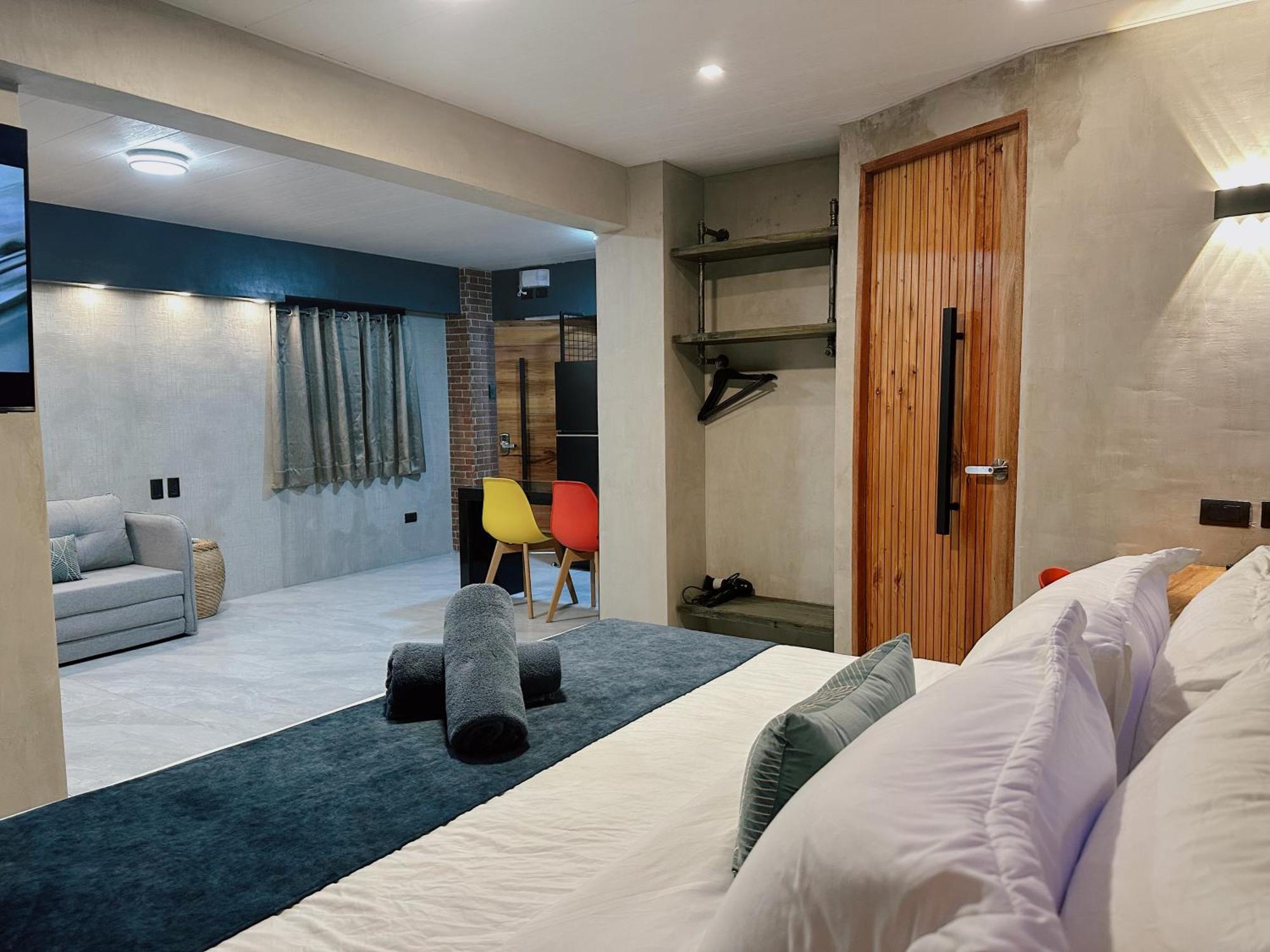 Blue Tulip - 4Mins From Mactan Airport Hotel Lapu-Lapu City Exterior photo