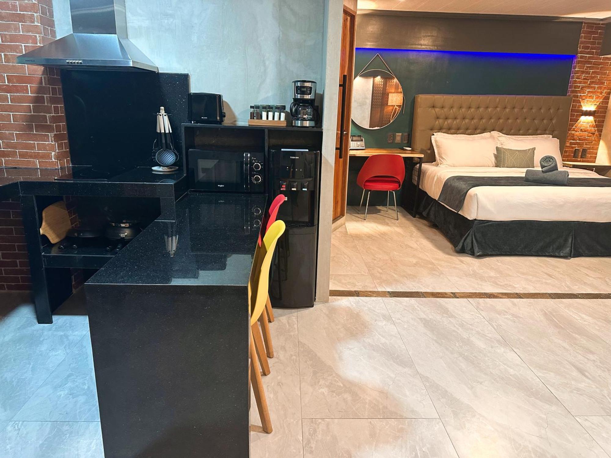 Blue Tulip - 4Mins From Mactan Airport Hotel Lapu-Lapu City Exterior photo