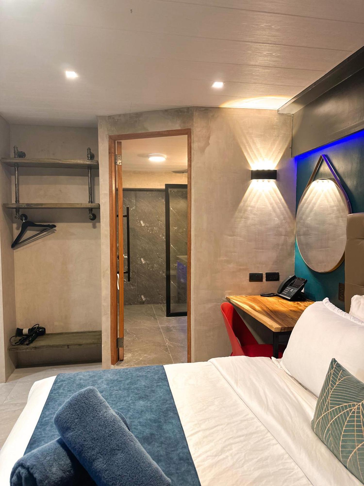 Blue Tulip - 4Mins From Mactan Airport Hotel Lapu-Lapu City Exterior photo