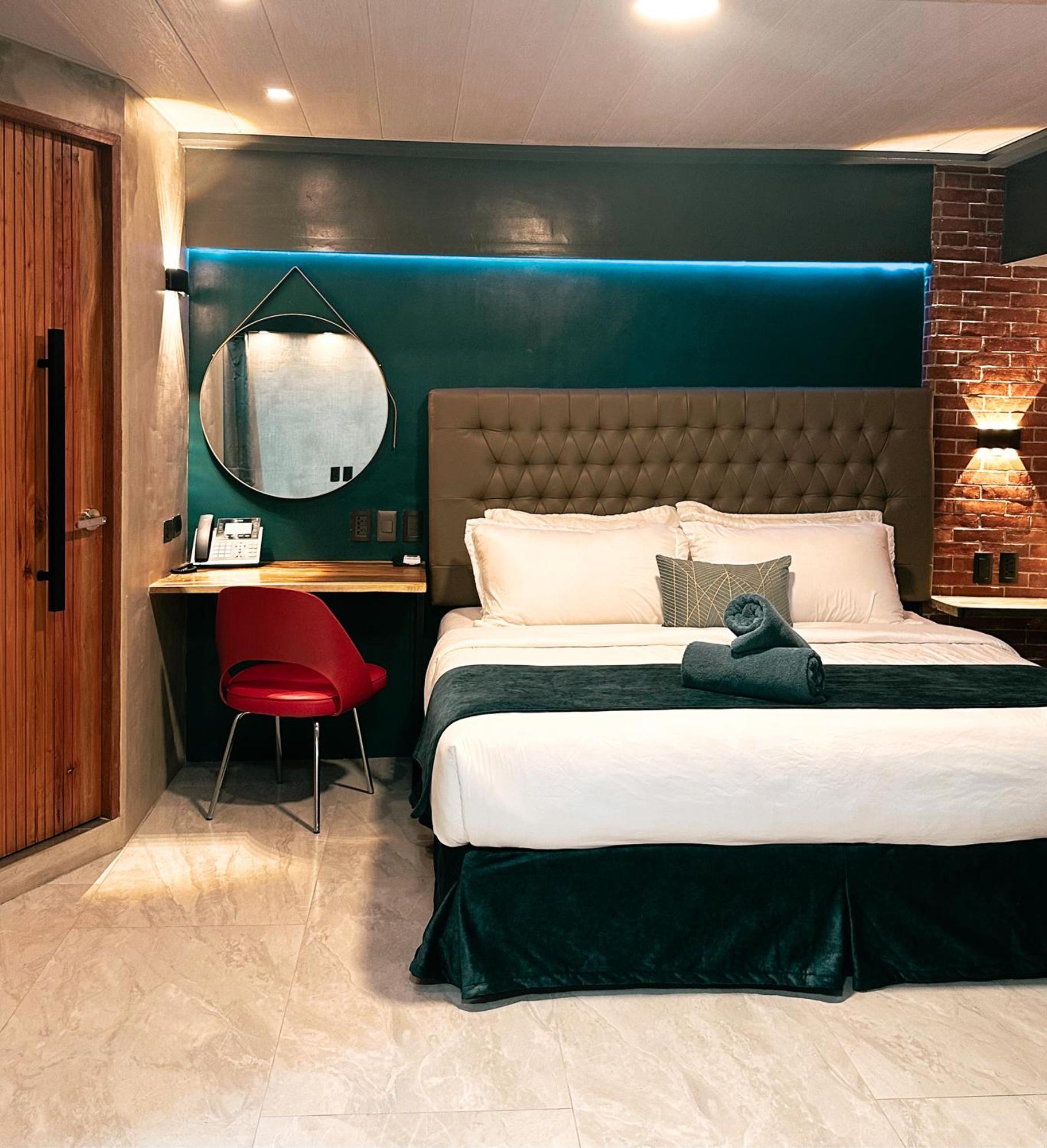 Blue Tulip - 4Mins From Mactan Airport Hotel Lapu-Lapu City Exterior photo