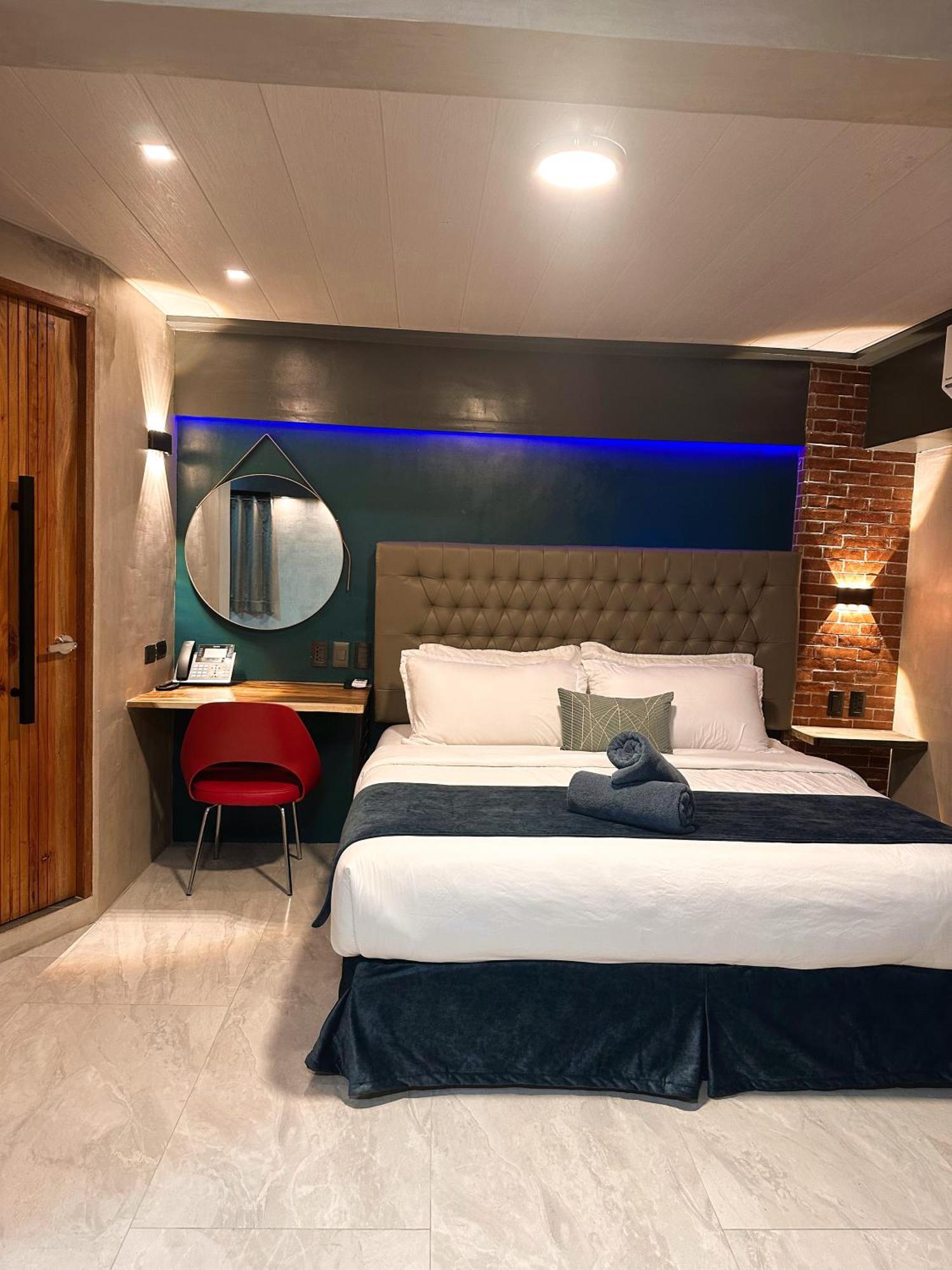 Blue Tulip - 4Mins From Mactan Airport Hotel Lapu-Lapu City Exterior photo